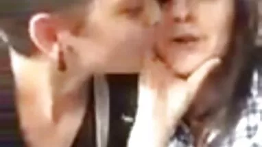 Stella Delcroix vui mừng phim xet hihi