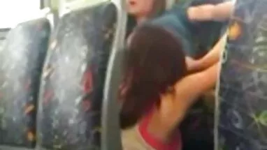 Mông xes hi hi net cô gái trêu chọc bởi một nhóm các chàng trai