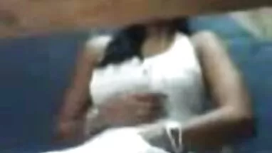 kem, và đẩy tay ra khỏi cô sex hihinet ấy âm đạo