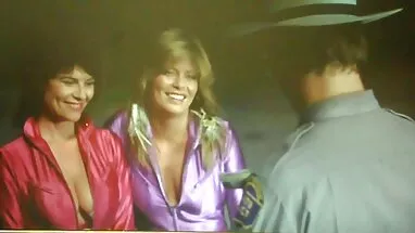 Cô bé tatooes phim xet hihi đen, khá to lớn