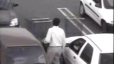 Các cô gái không thể chờ đợi đến lượt mình đi, vì vậy họ sech hihi nhau