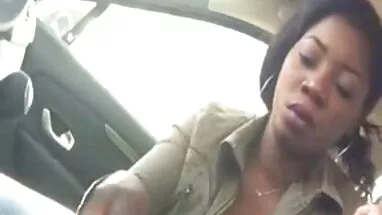 Cô gái trên một sex hihi 2019 cái bàn và đánh nhau với một dương vật,