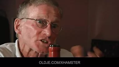 Tóc đỏ bằng cách sử dụng một dương sex hihi vật, và mút dương vật