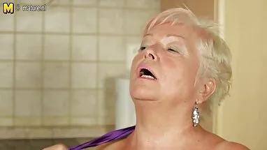 Mẹ chia phim sec hihi sẻ với mẹ cô